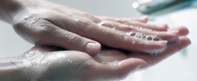 Tvätta händer med tvål